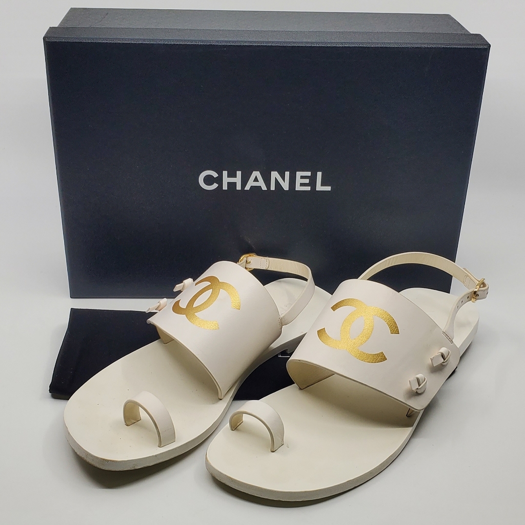 Chanel Leather Cc Toe-Ring Slingback Sandals